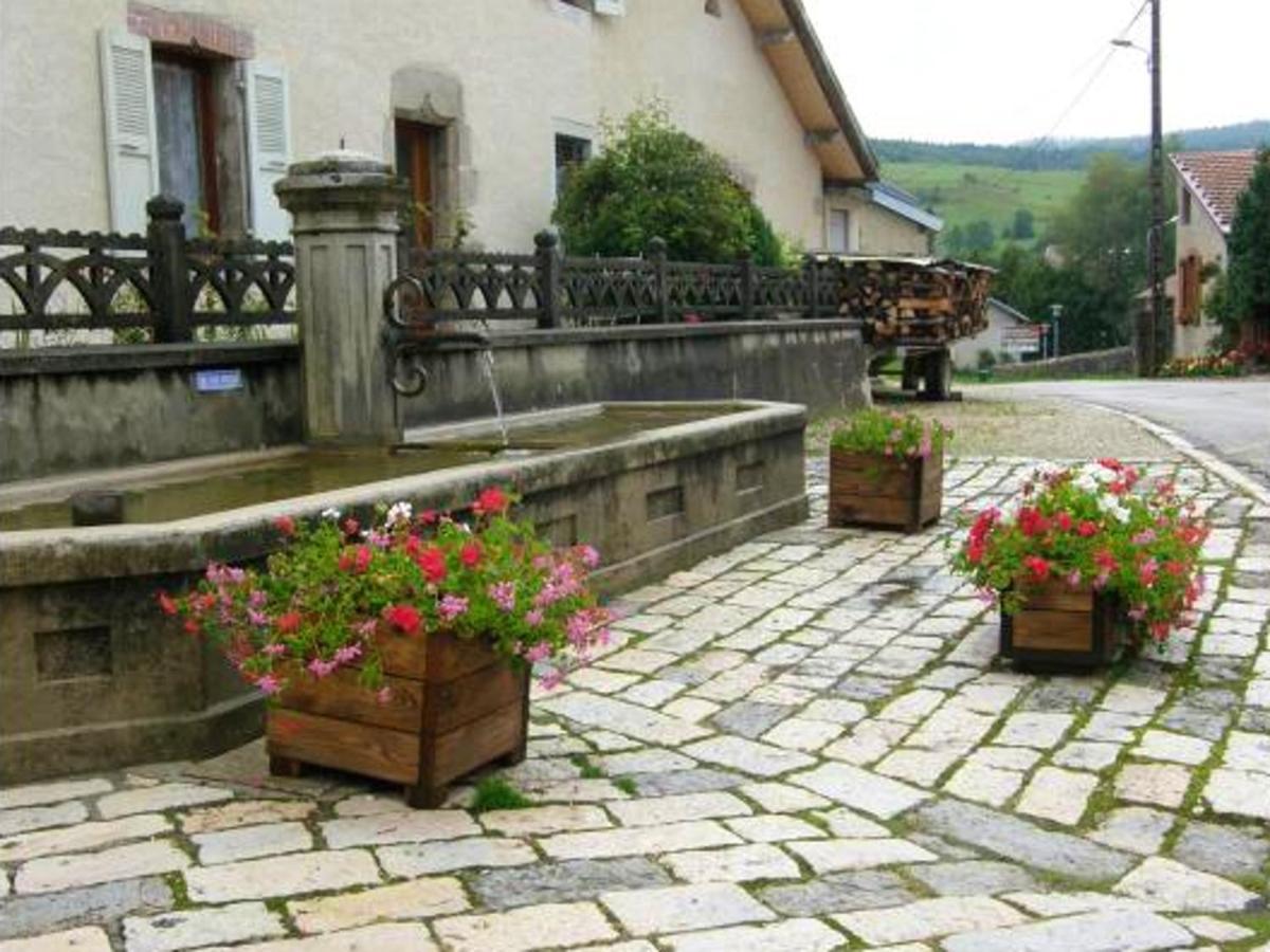Maison Confortable Avec Vue Sur La Montagne A Charix Buitenkant foto